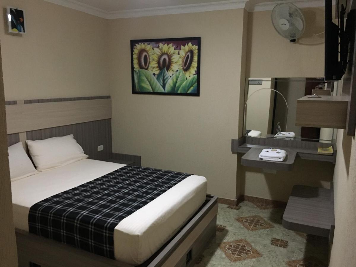 Hotel Don Juan Буга Экстерьер фото